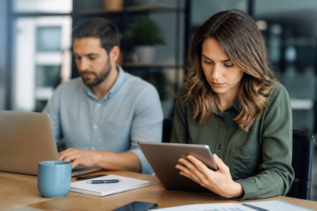 Différence entre digital et numérique : comprendre les usages et les nuances